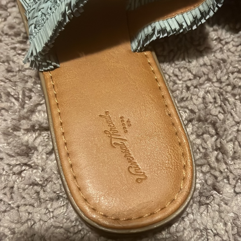 Universal Thread Sandals - Picture 2 of 3